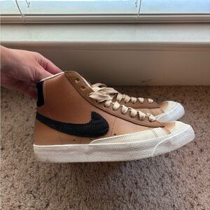 Nike Women’s Tan and Black Sneakers
